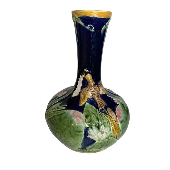 Antique Majolica Hummingbird Vase 8.5 Inch Cobalt Chips - Picture 9 of 11